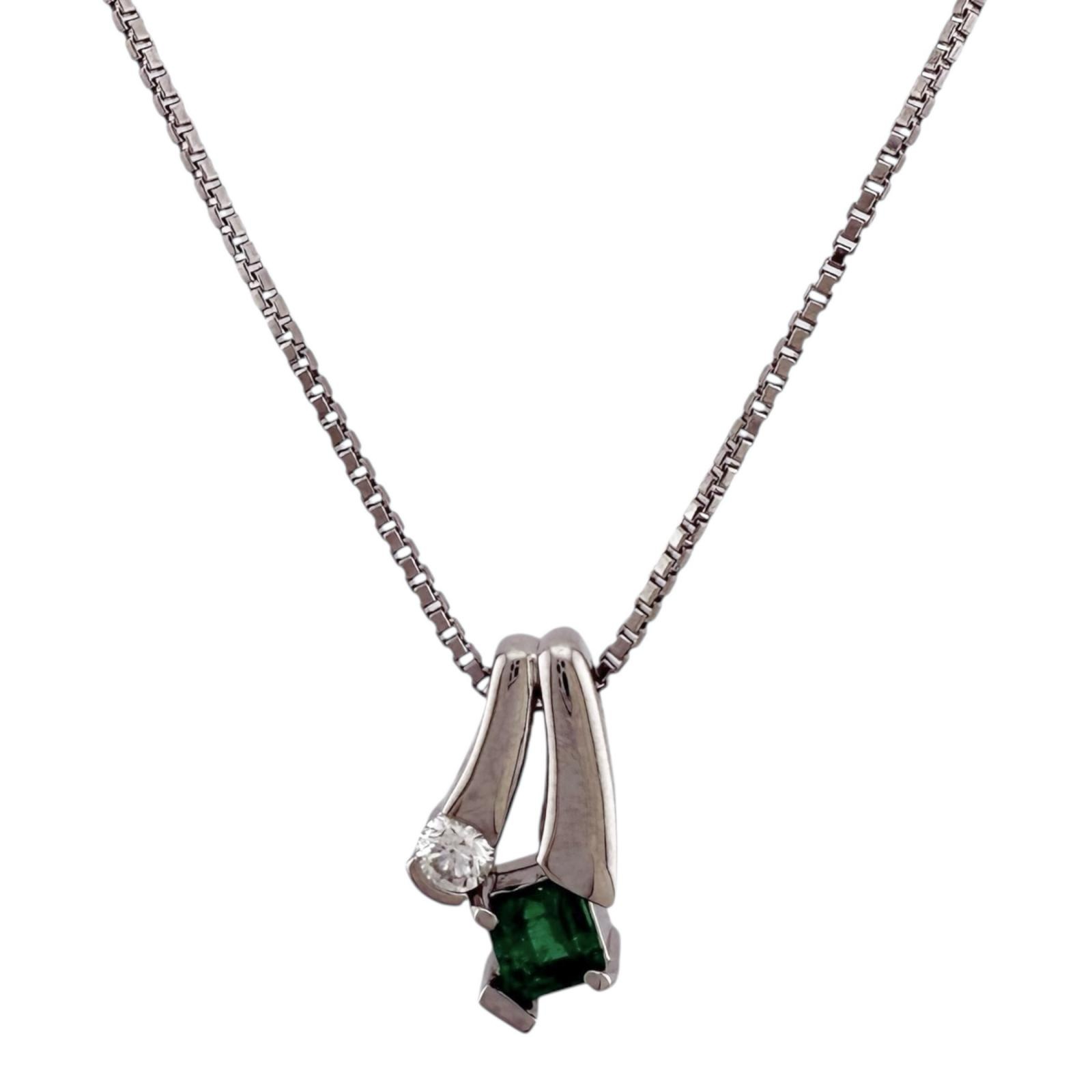 ネックレス Pt850プラチナ エメラルド 中古 美品