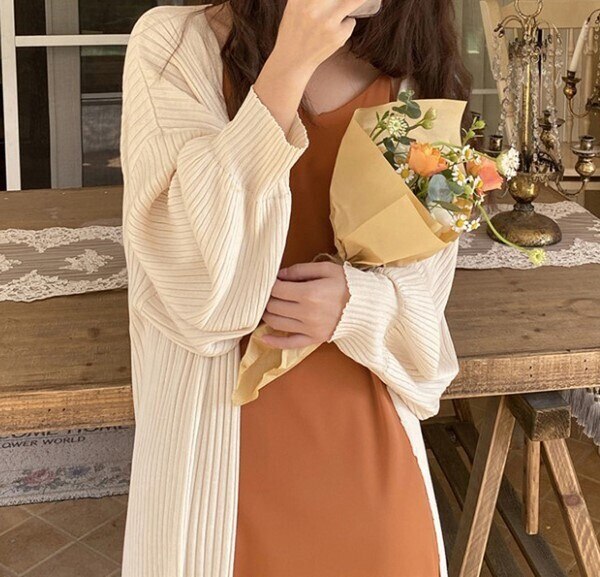 アウター カーディガン レディース 春 きれいめ 軽い ミモレ ロング 長袖 ボリューム袖 ドルマンスリーブ 萌袖 襟なし ノーカラー フレア セミフレア ストレート 前開き 白 ホワイト オフホワイ