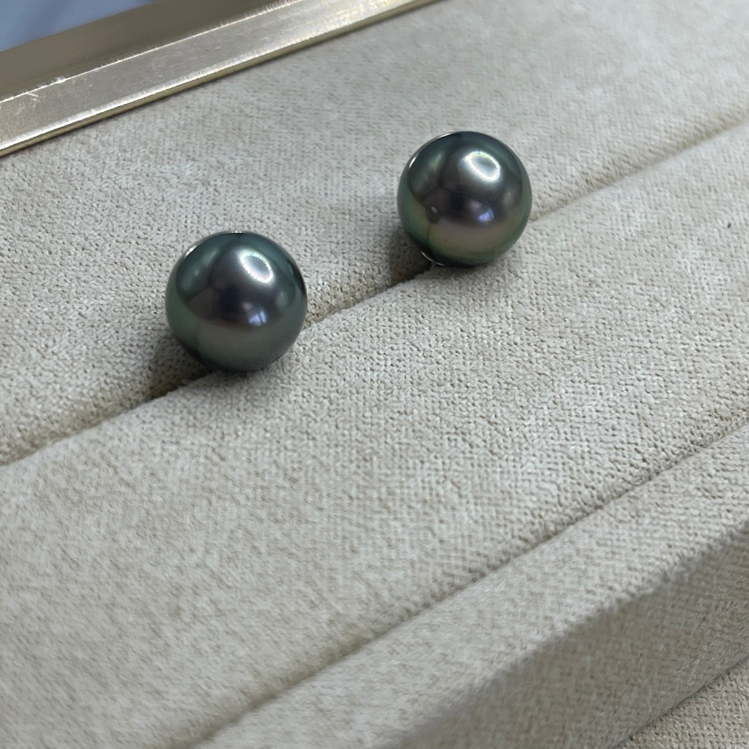 新品　K14WG　黒蝶真珠　ピアス　大粒　8.5-9ミリ　タヒチ　ブラックパール　高級【E4552306130054】