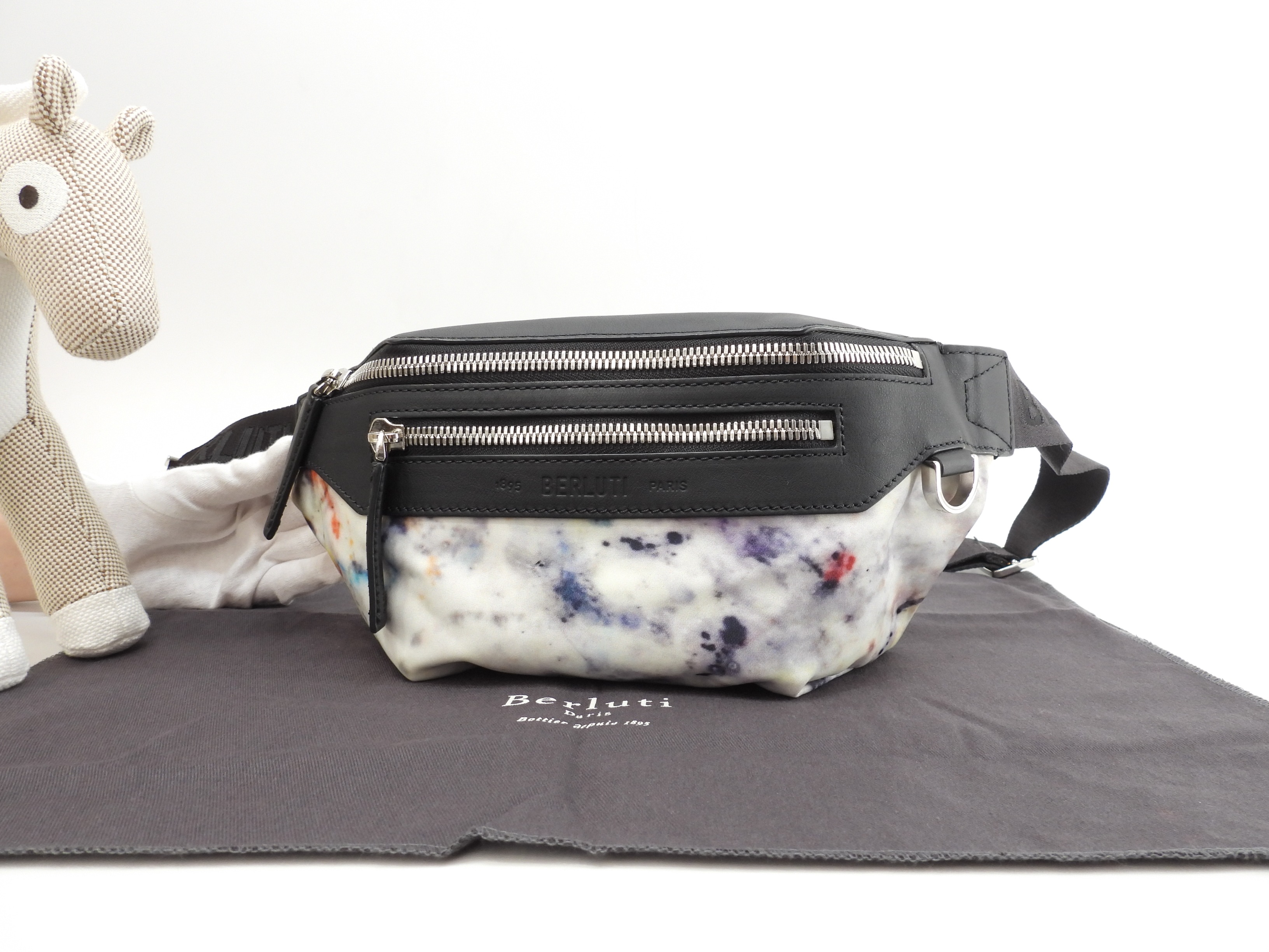 ボディバッグ ナイロン/ レザー白黒 メンズ 斜掛ショルダーバッグ@B0159