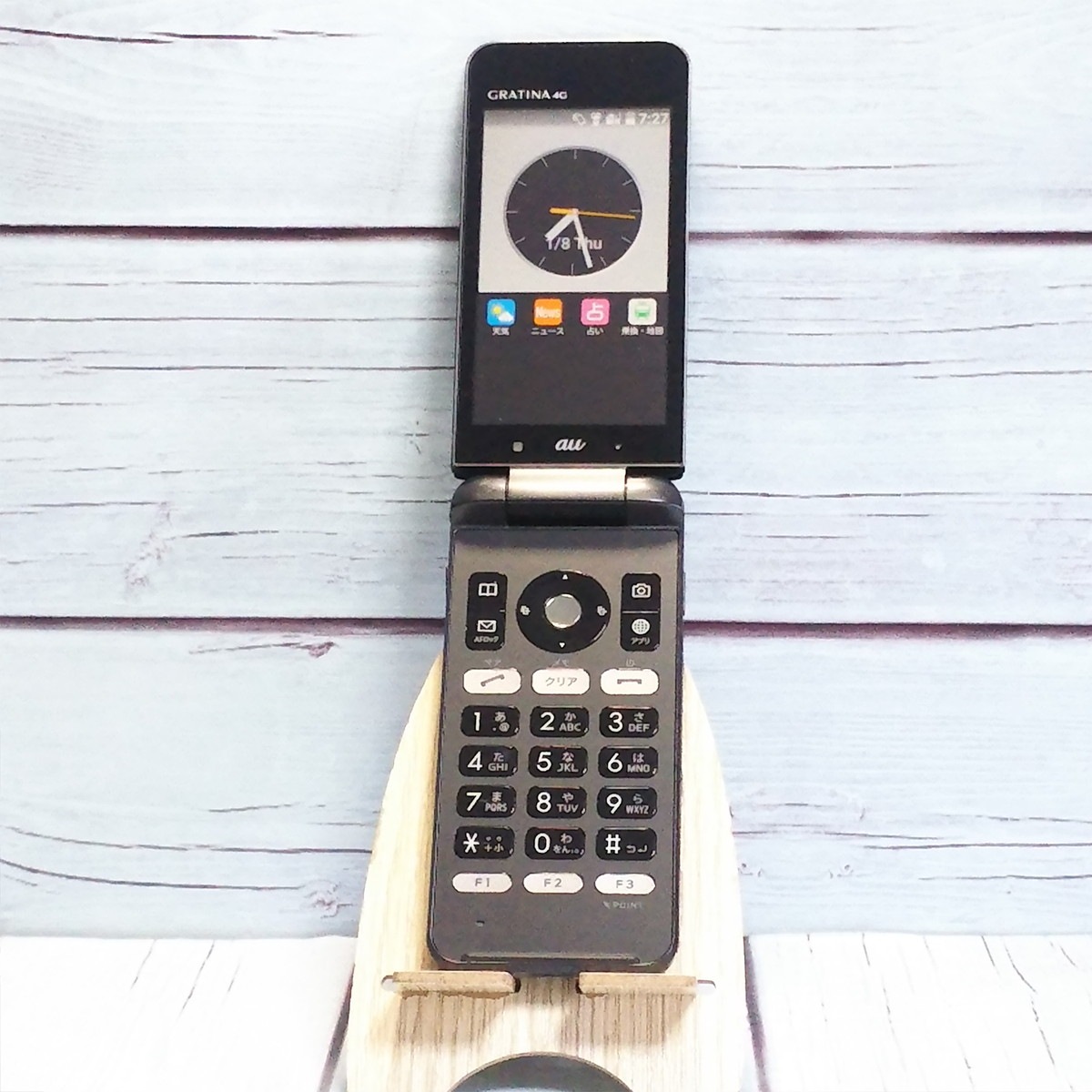 新品・未使用　GRATINA 4G KYF31 本体　ホワイト au ガラケー GRATINA 4G KYF31 中古 au グラティーナ 京セラ 動作