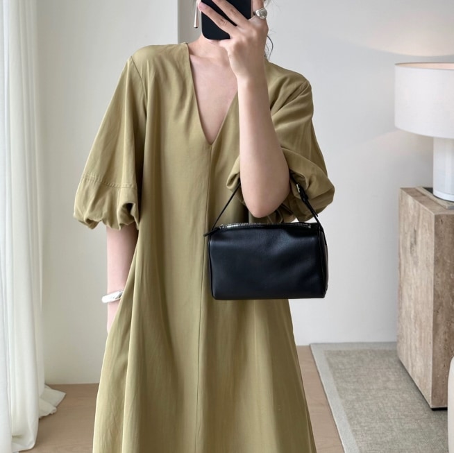 ワンピース パフスリーブ Vネックワンピース ゆったり トップス フレアワンピース マキシ丈 5分袖 Vネック ルーズ タイト 細身 ストレート 裾ワイド ファスナー かわいい 大人可愛い シンプル 12,373円