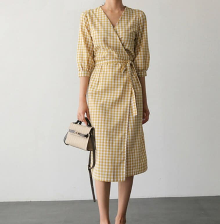 ワンピース ラップスカート タイト 膝丈 Vネック 五分袖 細身 ウエストマーク リボン ベルト かわいい 大人可愛い きれいめ ギンガムチェック柄 春 夏 デート お出かけ S XL ネイビー