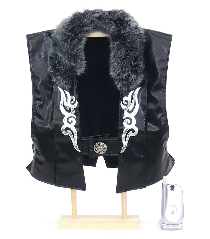 【五月人形】【D102】南蛮風黒い陣羽織ファー付　シルバートライバル柄飾り台付！【新作】【秀光】【限定品】