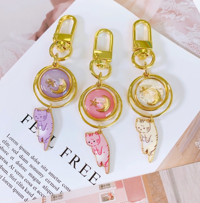 ぶら下がった猫のキーリング