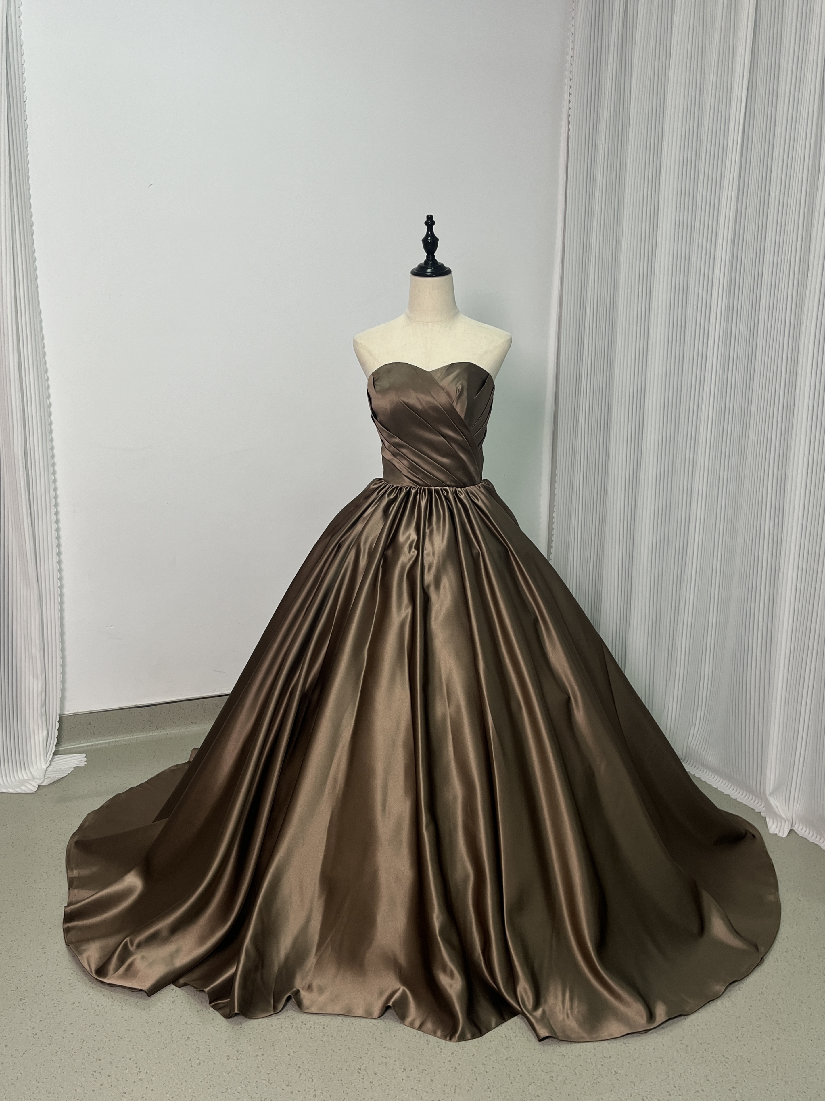 カーキ色 カラードレス ベアトップ 光沢サテン Aライン 花嫁/二次会 22,393円