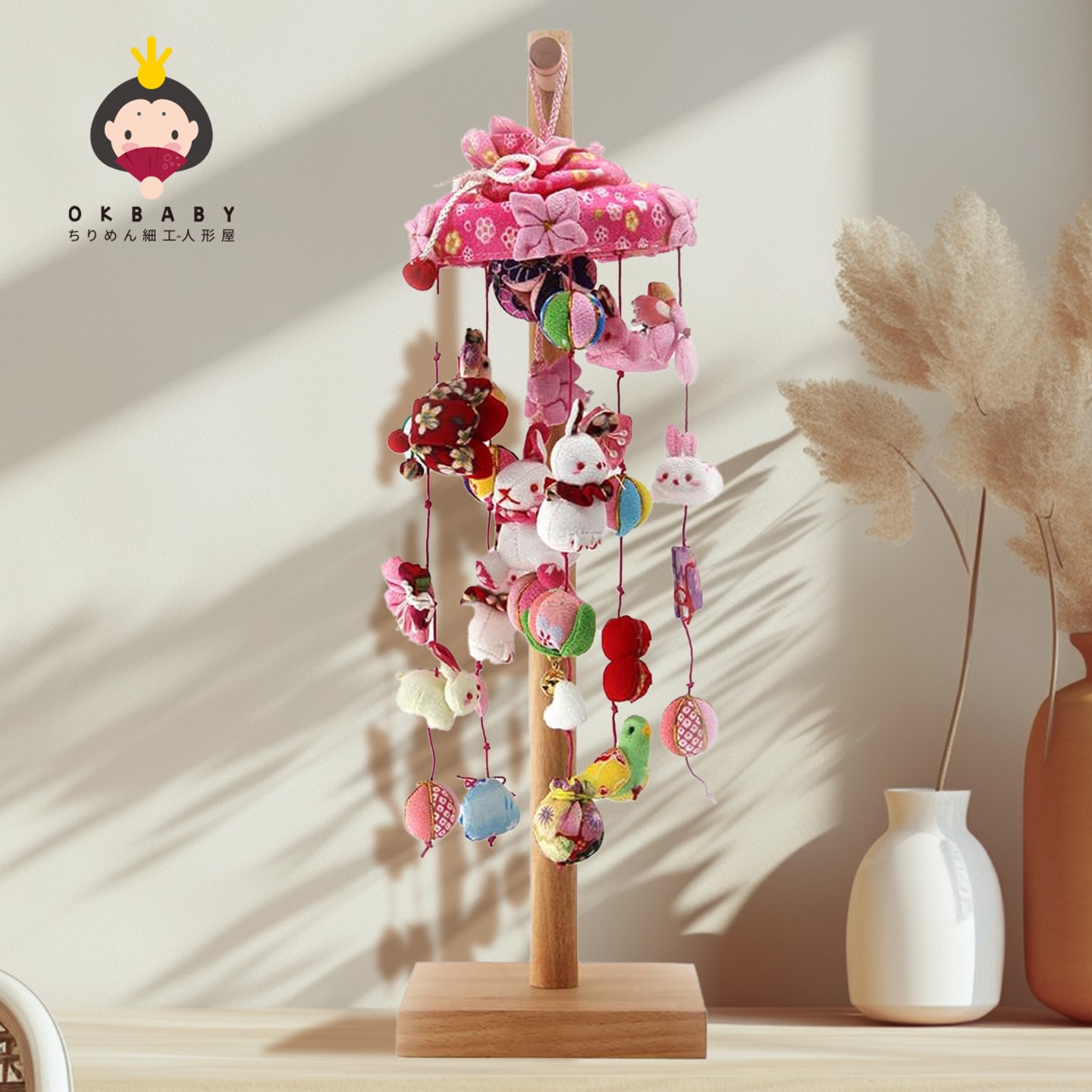 つるし雛 つるし飾り 吊るし飾り 吊るし雛 木製 天然木製台付 雛人形 ひな人形 傘 三月三日 桃の節句 初節句 雛祭り ひな祭り 高さ44cm コンパクト ちりめん かわい 赤色草履 OKBABY
