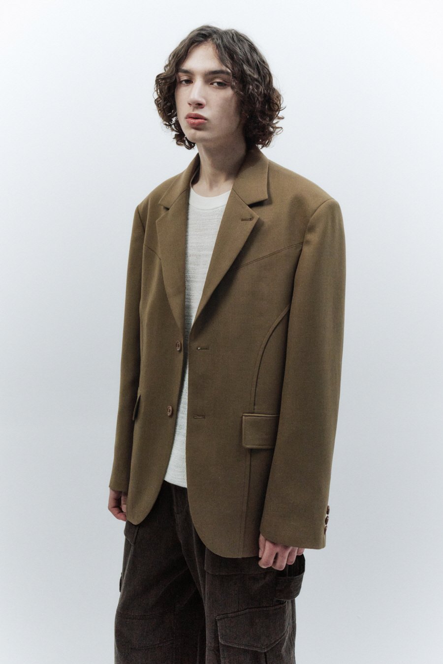 【INSILENCE】 CURVED LINE WOOL BLAZER : MOCHA