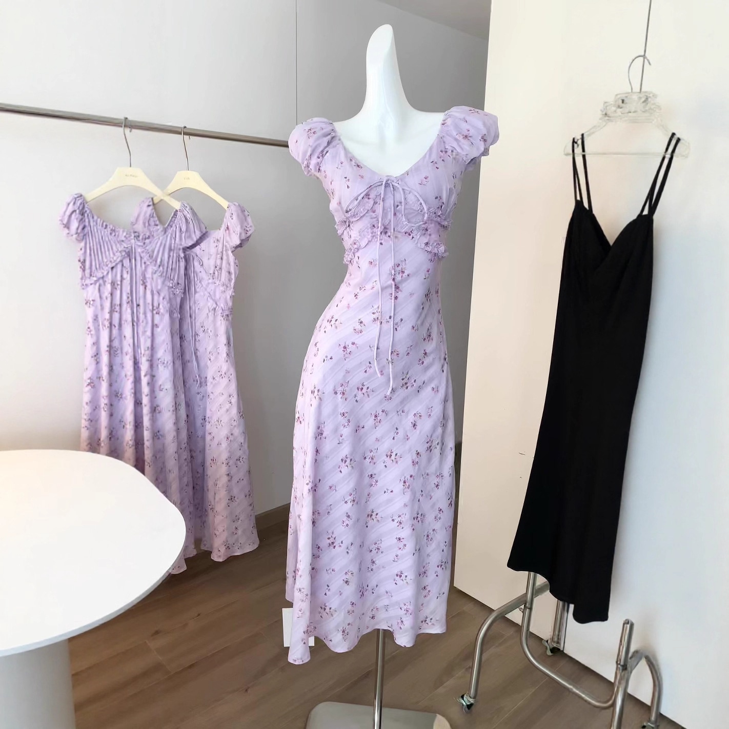 【急速出荷】フレンチVネック花柄ワンピース2025気質ウエストロングスカート茶休スカートリゾートロングスカート 4,856円