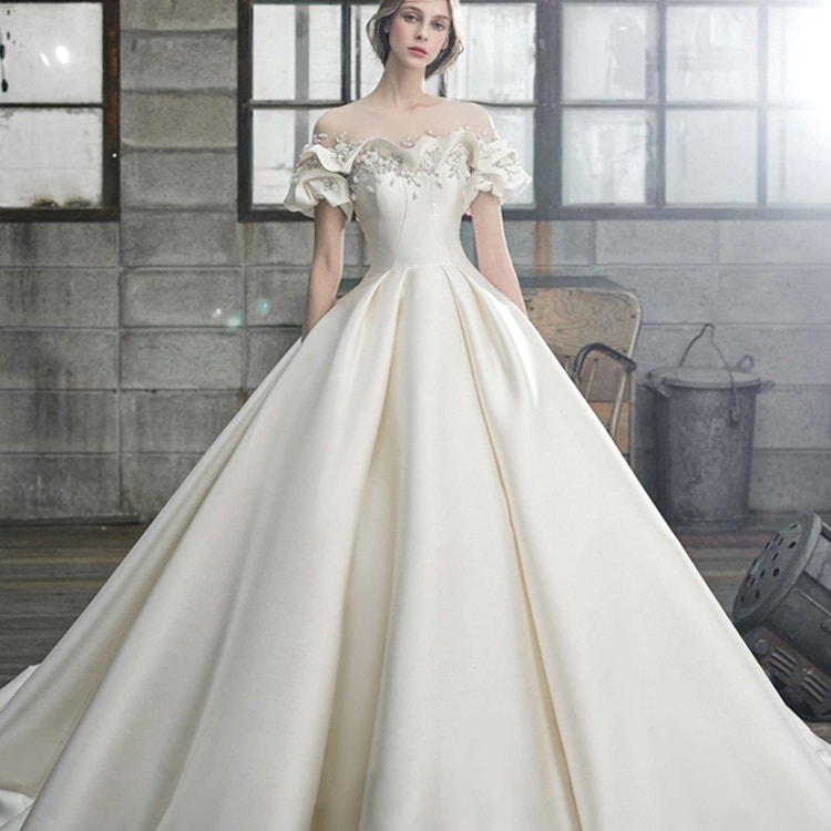 ドレス 衣装 ウエディングドレス 披露宴ドレス ロングドレス オフショルダー オフショル 胸元 フリル ビジュー 切り替えデザイン ロング丈 ステージドレス 発表会 フレア かわいい 大人可愛い