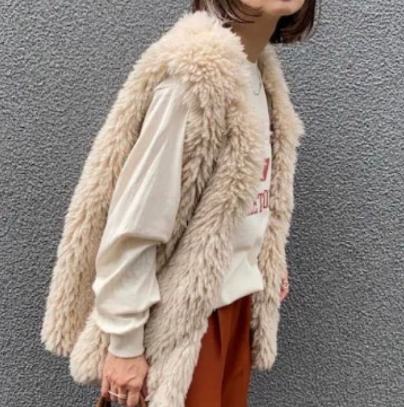 レディース トップス ベスト デート 上着 白トップス ミディアム丈 袖なし ノースリーブ 襟なし ワイド もこもこ モコモコ 前開き かわいい 大人可愛い きれいめ シンプル カジュアル 上品