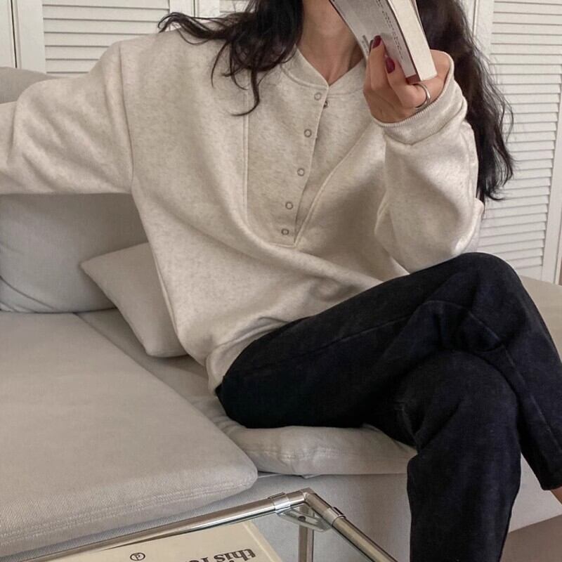 トップス トレーナー 長袖 ラウンドネック プルオーバー ミディアム丈 ハーフボタン かわいい 大人可愛い きれいめ シンプル 上品 おしゃれ かっこいい カジュアル こなれ感 個性的 ルーズ 主役級