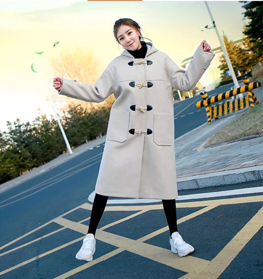 レディース コート アウター Pコート 膝丈 膝下 長袖 フード 前開き ボタン 厚手 かわいい シンプル カジュアル ラフ 学生風 ナチュラル 無地 冬 学生 学校 通学 部活 デート お出かけ