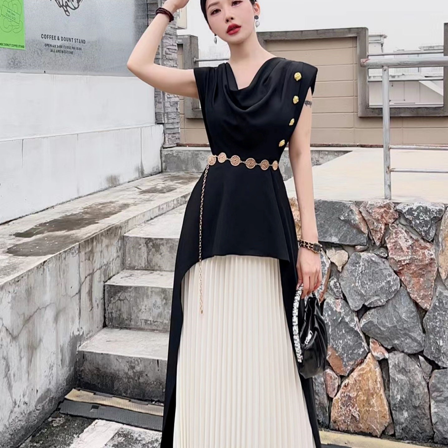 ワンピース ロングワンピース ノースリーブワンピース Vネック ウエストベルト 重ね着風 プリーツスカート フェイクツーピース かわいい 大人可愛い きれいめ シンプル 上品 おしゃれ 大人女子