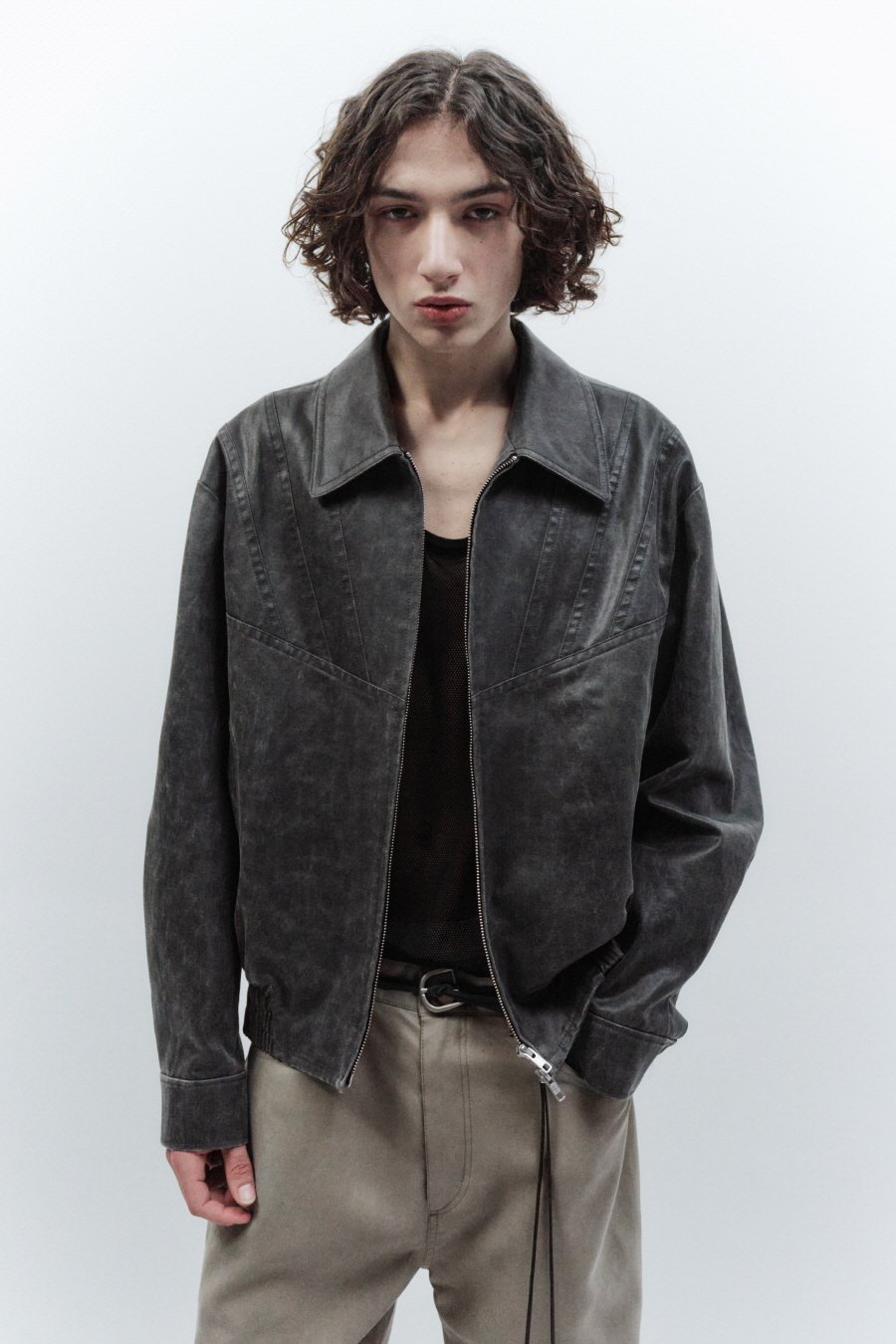 【INSILENCE】 ECO LEATHER CROP JACKET : CHARCOAL