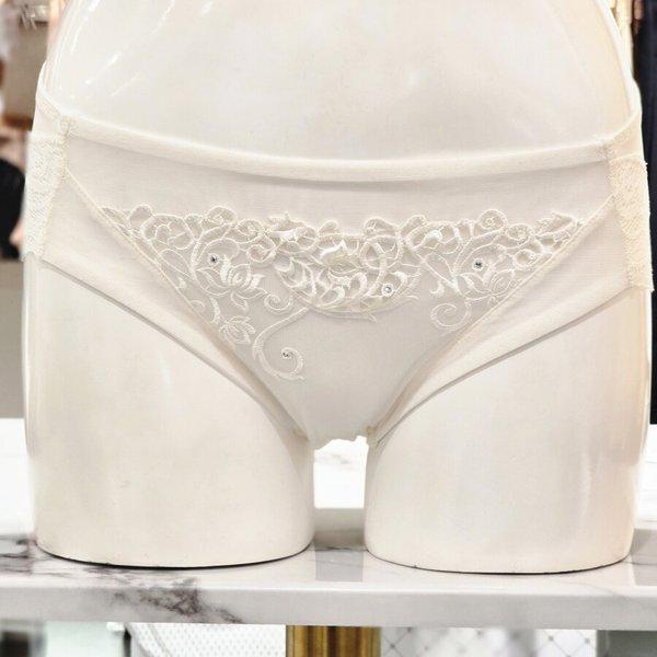 AK盆唐店 輸入パッチ刺繍 女性用レースパンティー BP973A CR