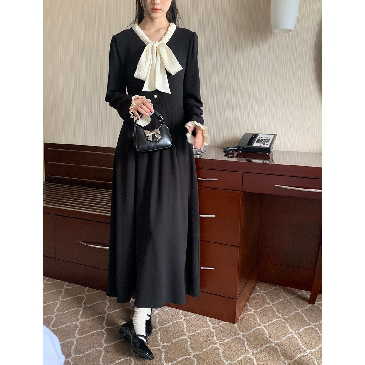 衿付きワンピース 2024初秋 韓国風エレガントリトルブラックワンピース