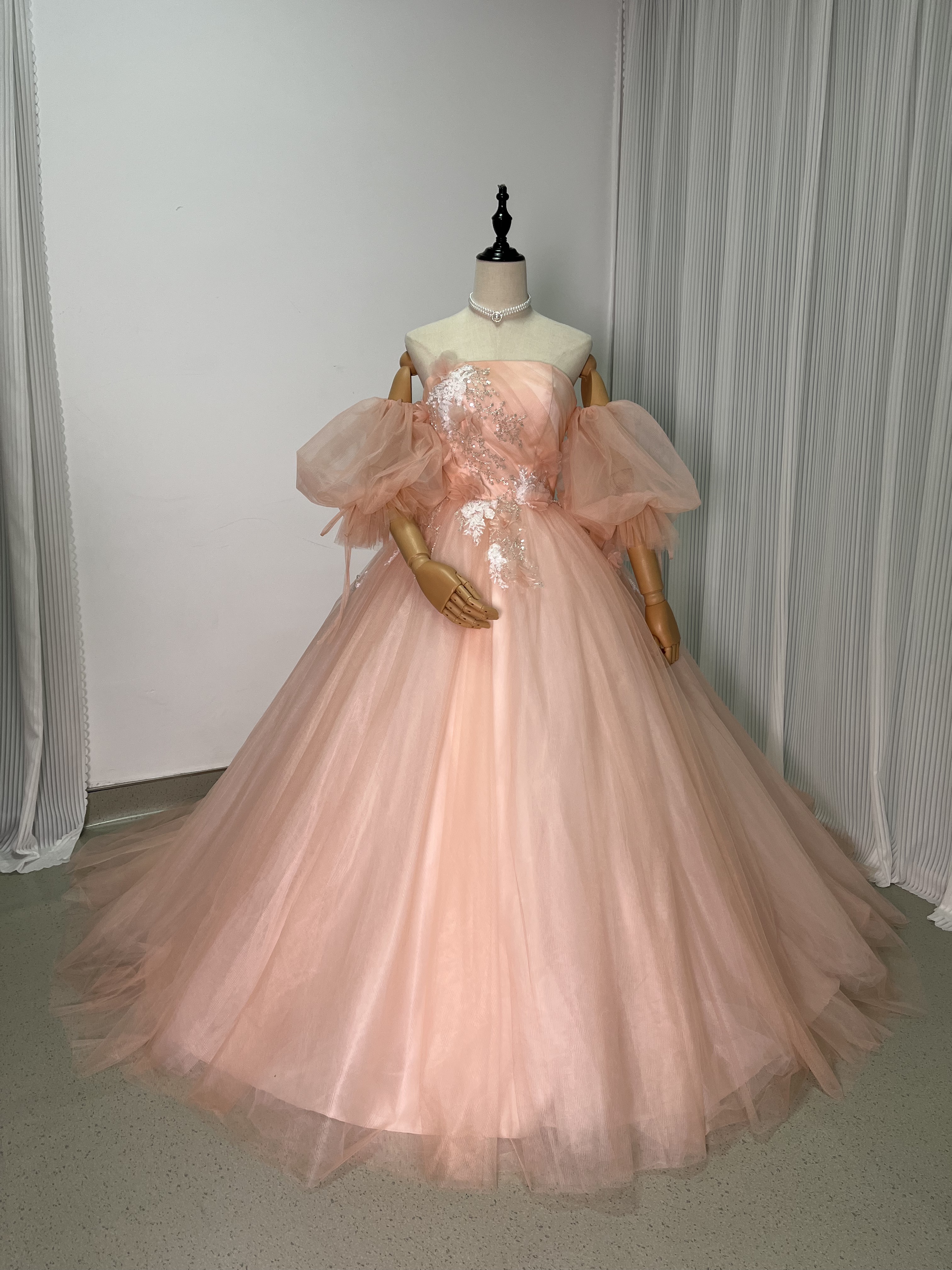 美品！ウェディングドレス ピンク ベアトップ パフスリーブ キラキラスパンコール ファスナー 花嫁/披露宴