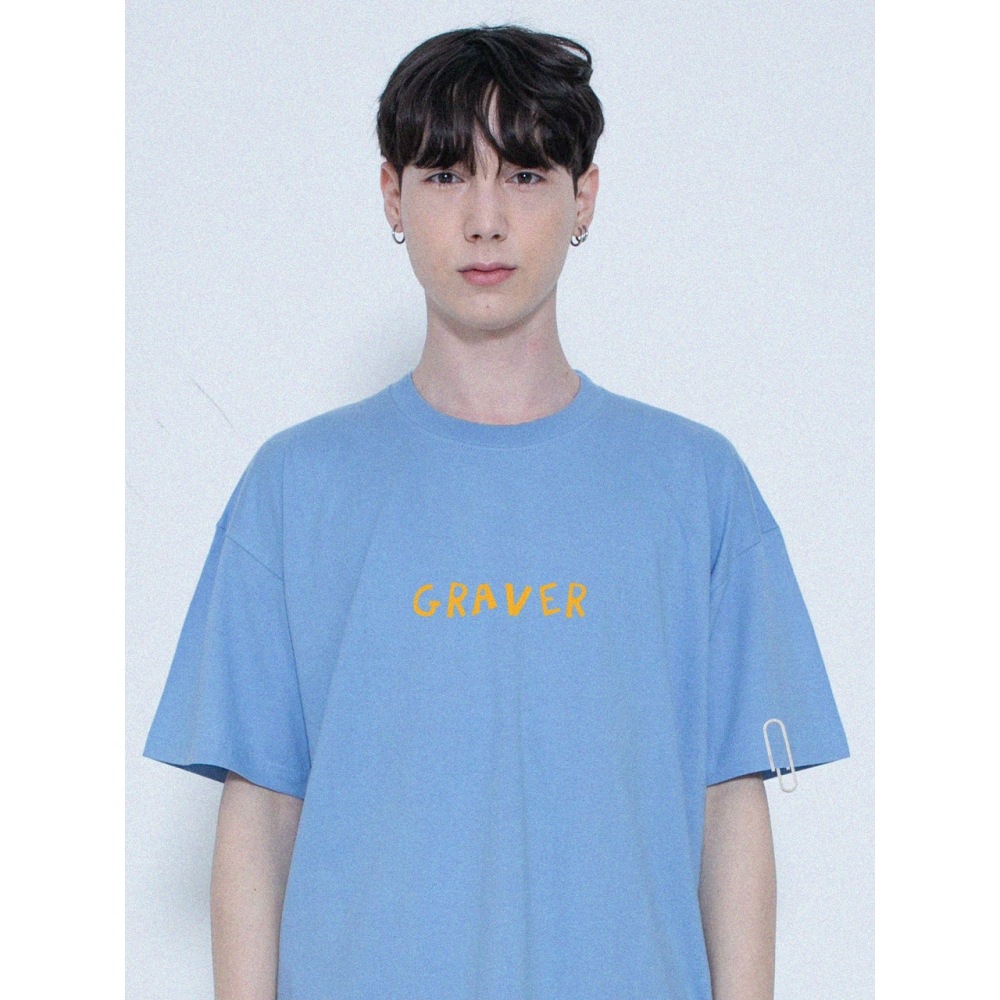 GRAVER ベルベットプリントロゴショートスリーブ T シャツスカイブルー