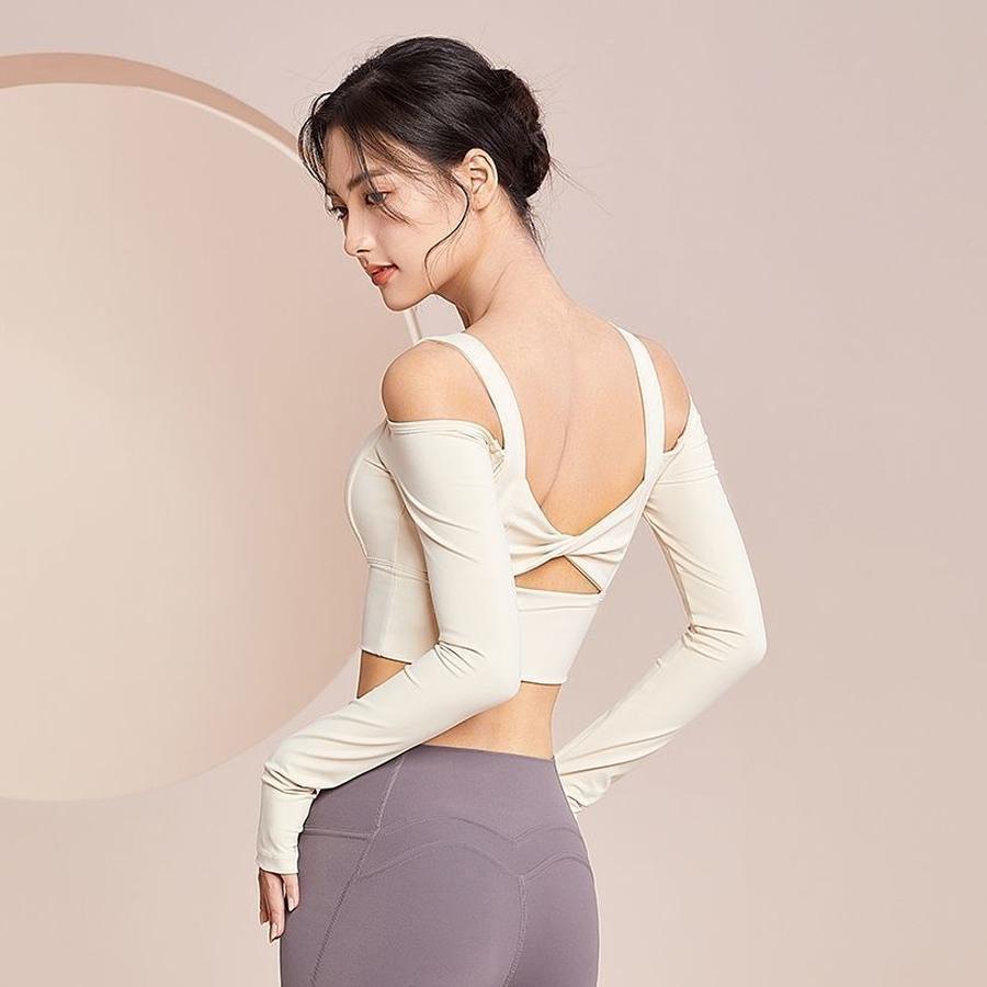 おしゃれヨガウェア お家ヨガウェア カップ付きインナー 長袖Tシャツ女性美背中感タイトスポーツフィットネストップス