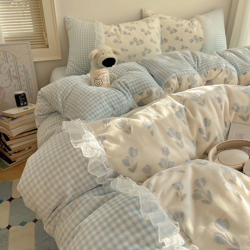 冬にぴったりの厚手で暖かい韓国風レーストリムの花柄フリース寝具 4 点セットミルクフリース製