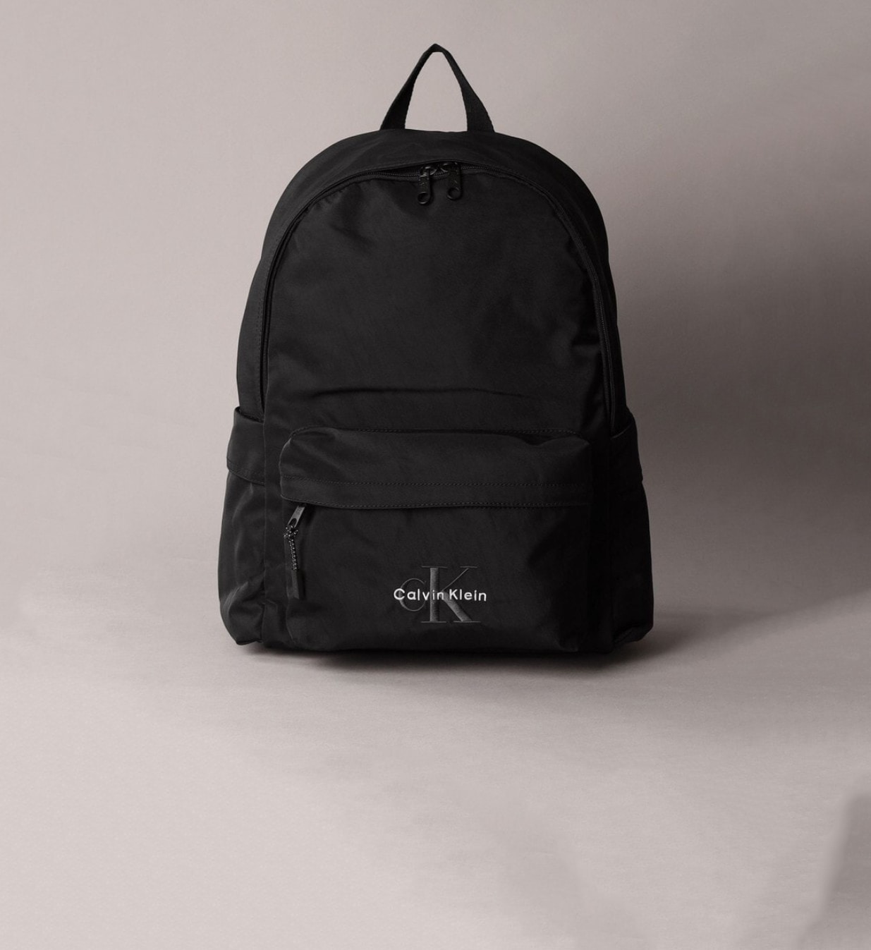 ボールドロゴラウンドバックパック (4D3114G-UB1) 14,017円