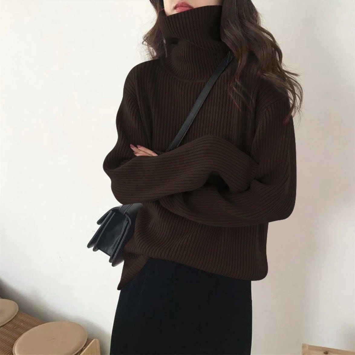 コーヒー色のタートルネックセーター厚手で着心地の良いスタイル秋冬に 毛玉ができにくい女性用のファッショナブルなベースレイヤーセーター（2025）