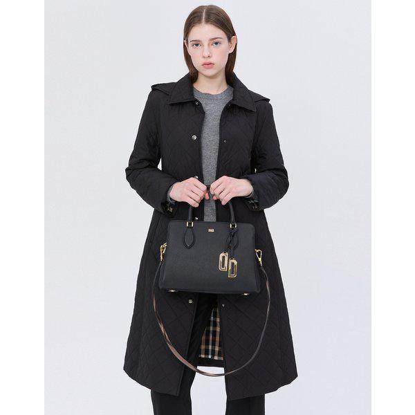 [25SS] [定番商品] ブラックロゴ装飾 牛革トートバッグ WCBA5E592BK