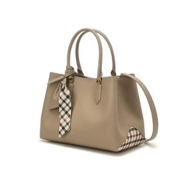 AK水原店 ハンドバッグ アイボリー チェック配色 チャーム飾り トートバッグ DCBA5F132