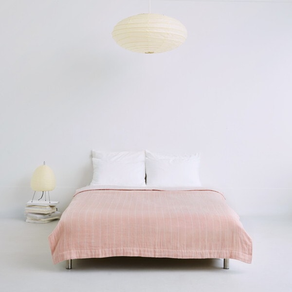 西川 hauu さらもち4重ガーゼケット シングル 洗える 綿100% さらっと軽やか ふんわり柔らか リバーシブル ピンク FR05061515100