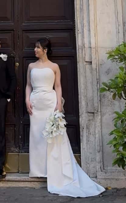 実例写真！ウエディングドレス ベアトップ 光沢サテン 豪華なバックリボン 編み上げ 拳式/前撮り