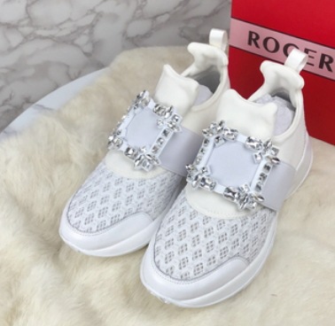 カジュアルスニーカー シューズ 痛くない 歩きやすい 履きやすい 疲れにくい かわいい 大人可愛い きれいめ カジュアル 大人 おしゃれ かっこいい スポーティー 個性的 クール モード系