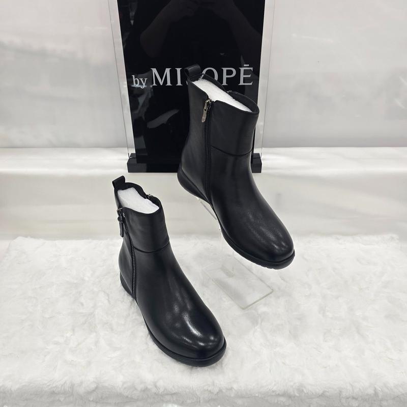 By 女性 ファー裏地付きアンクルブーツ 612HT446DF002 BLACK 2 JJ