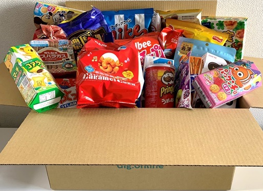 Qoo10 Calbee 数量限定お菓子box色んな種類のお菓子が 食品