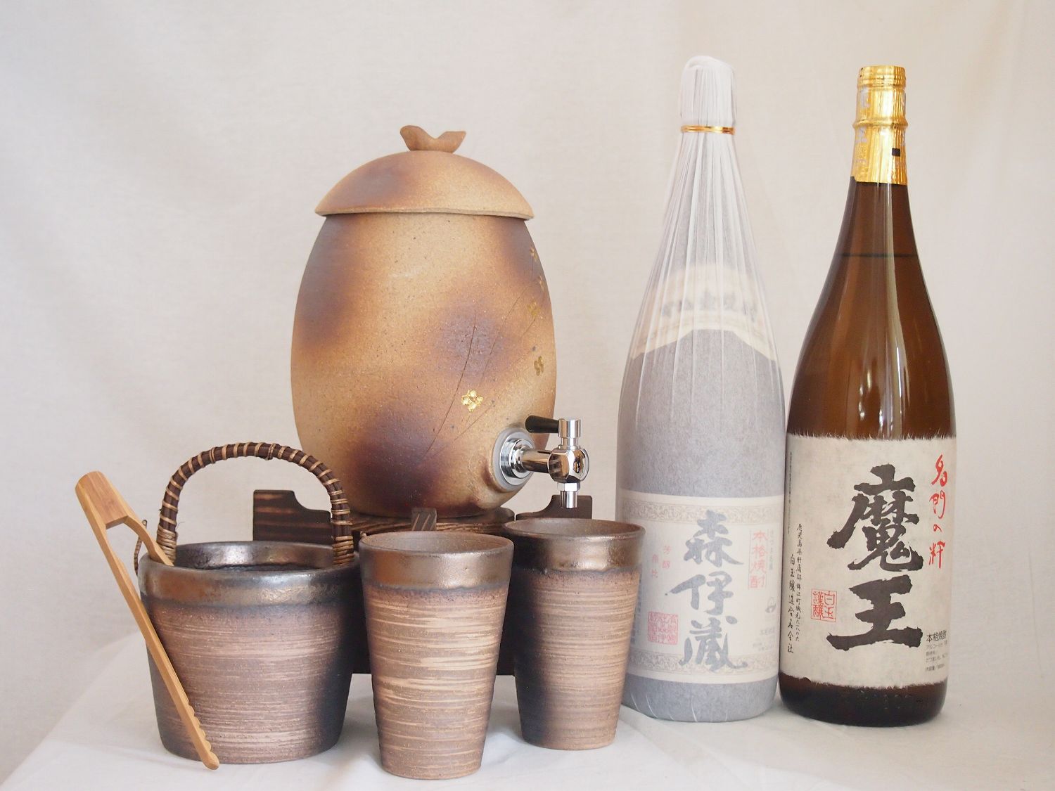 信楽焼明山窯　焼酎サーバー　火色金小紋　2200ｃｃ(滋賀県)+萬古焼備前金彩焼酎ペアカップ 氷