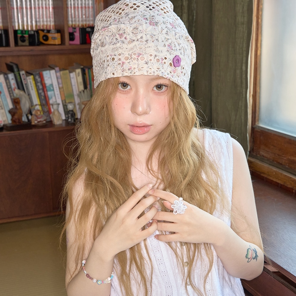 Kiibi フローラルボタンビーニーアイボリー