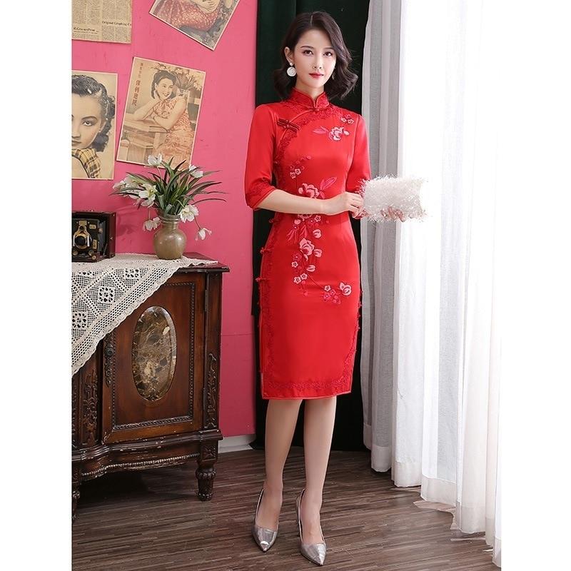 ワンピースドレスドレス刺繍された2025春と夏の中程度の長さのシルク改良された大規模なサイズのミドルスリーブ古い上海スリム毎日