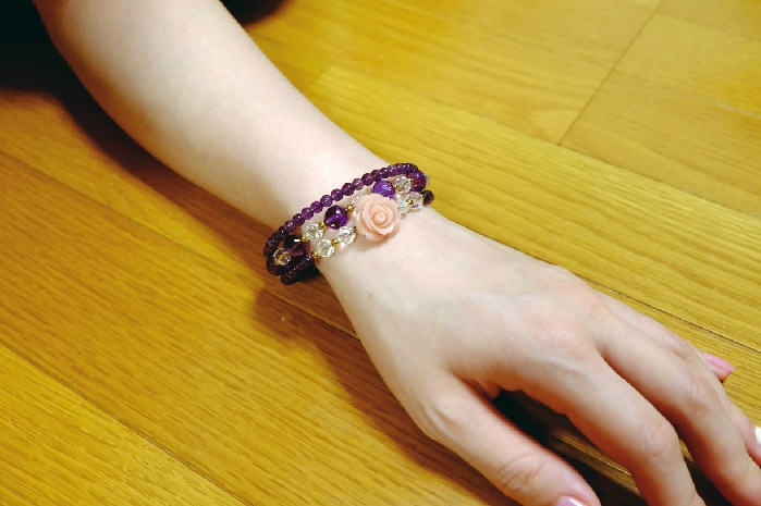 バラの貴石ブレス アメジストタイプアメジスト/白水晶/パワーストーン ブレスレット