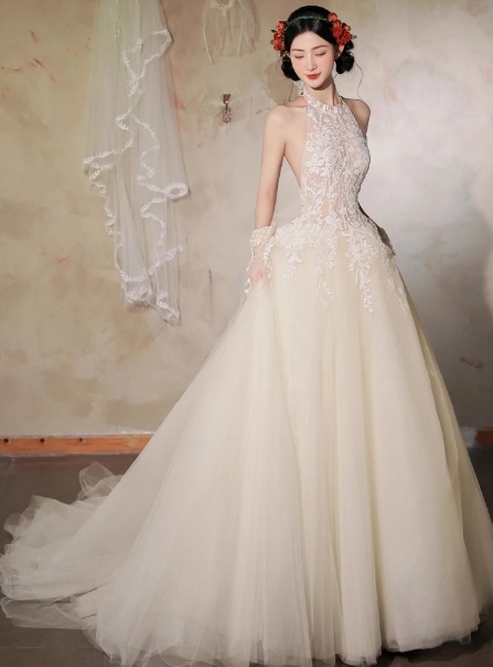 ウエディングドレス ホルターネック 背中見せ エレガントレース 細見えシルエット 前撮り