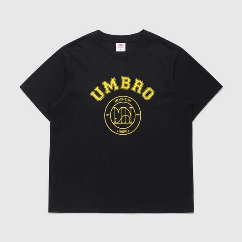 UMBRO UMBRO X MOONSUN 로고 반팔 티셔츠 블랙(UQ223CRS43) UQ223CRS43_BLK0 209705 1786479 UQ223CRS43_BLK0