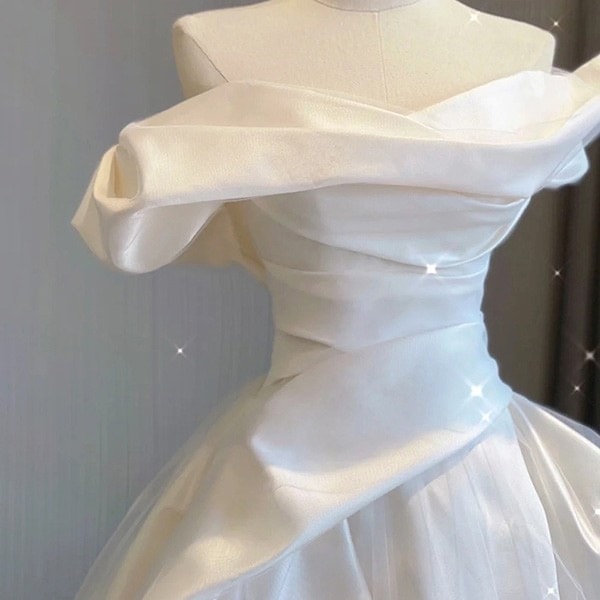ワンピースドレスドレス小柄 半袖 トレーンドレス 前撮り プリンセス シンプル かわいい 撮影用 披露宴 花嫁 白ドレス プリンセスライン ワンピース ウェディングドレス 後撮り オフショルダー 20,472円