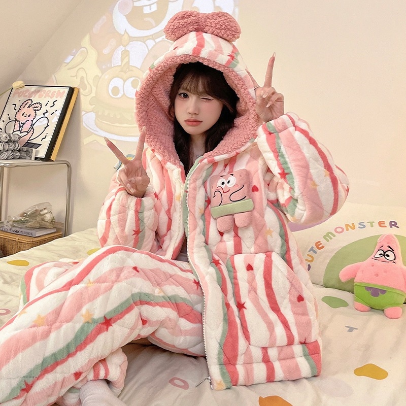 大きな星のパジャマを送る女性の冬の3層の綿を挟んだ厚手の加絨サンゴ絨毯のアニメルームウェアセットは外で着ることができます