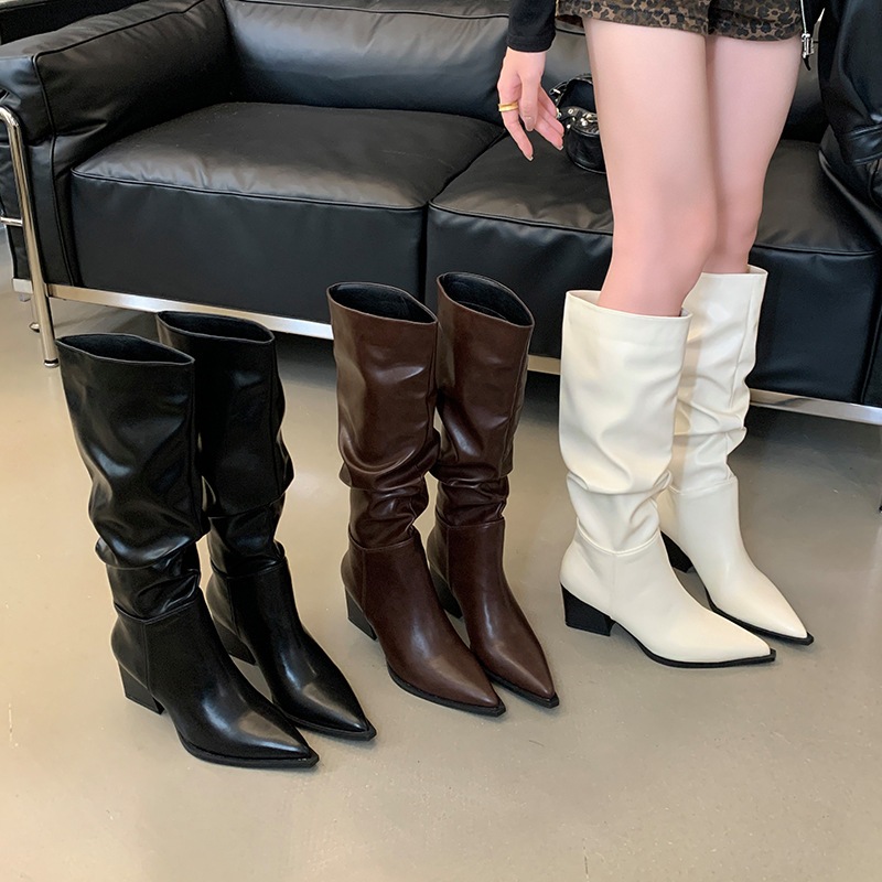 黒い長いブーツ先の尖ったつま先の山のブーツ2024秋と冬の新しいレトロなレトロのレトロのつま先のブーツ中央かかとハイブーツ