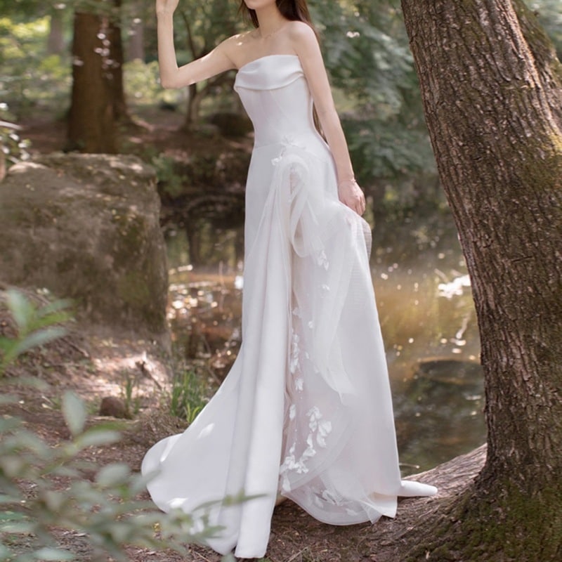 胸を拭いてウェディングドレスを軽くします