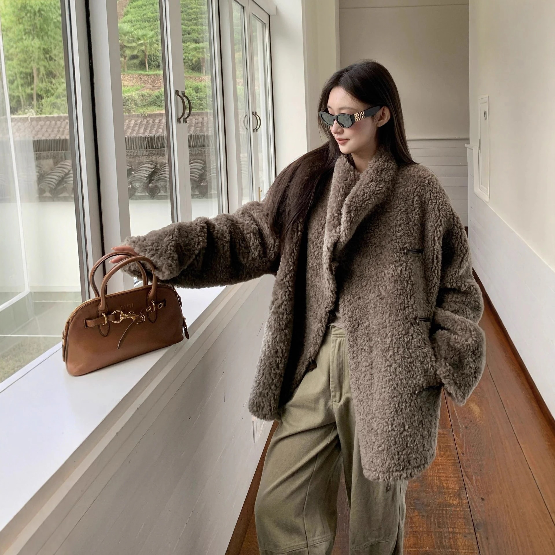 リバーシブル ウィンター新作 ラムウール風 角ボタン ファーコート 皮毛一体 環境に優しい毛皮コート 女性用 4,724円