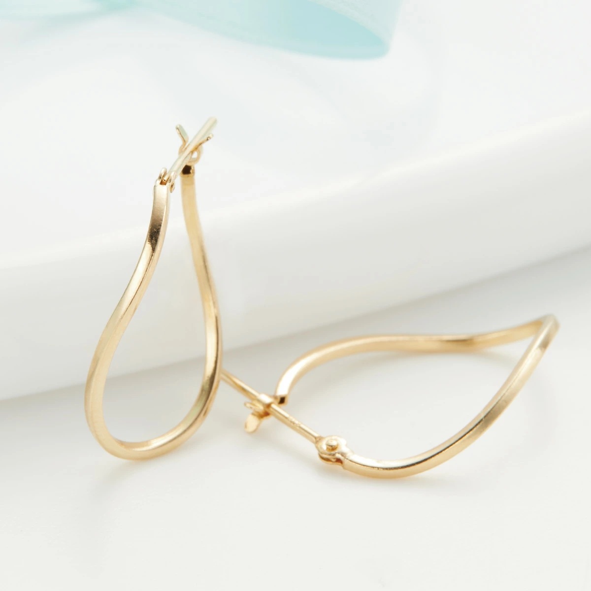 フープピアス レディース K18YG ひねり ツイスト 楕円形 オーバル シンプル 華奢 上品