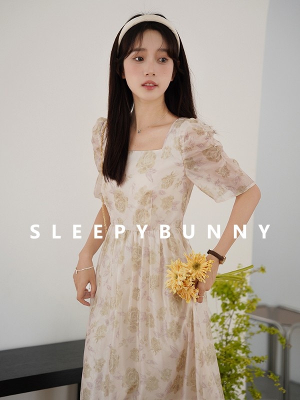 スリーピーラビット「ブルーローズ」レトロパレススタイル 2025 フローラルドレス パフスリーブ スクエアネック ロングドレス