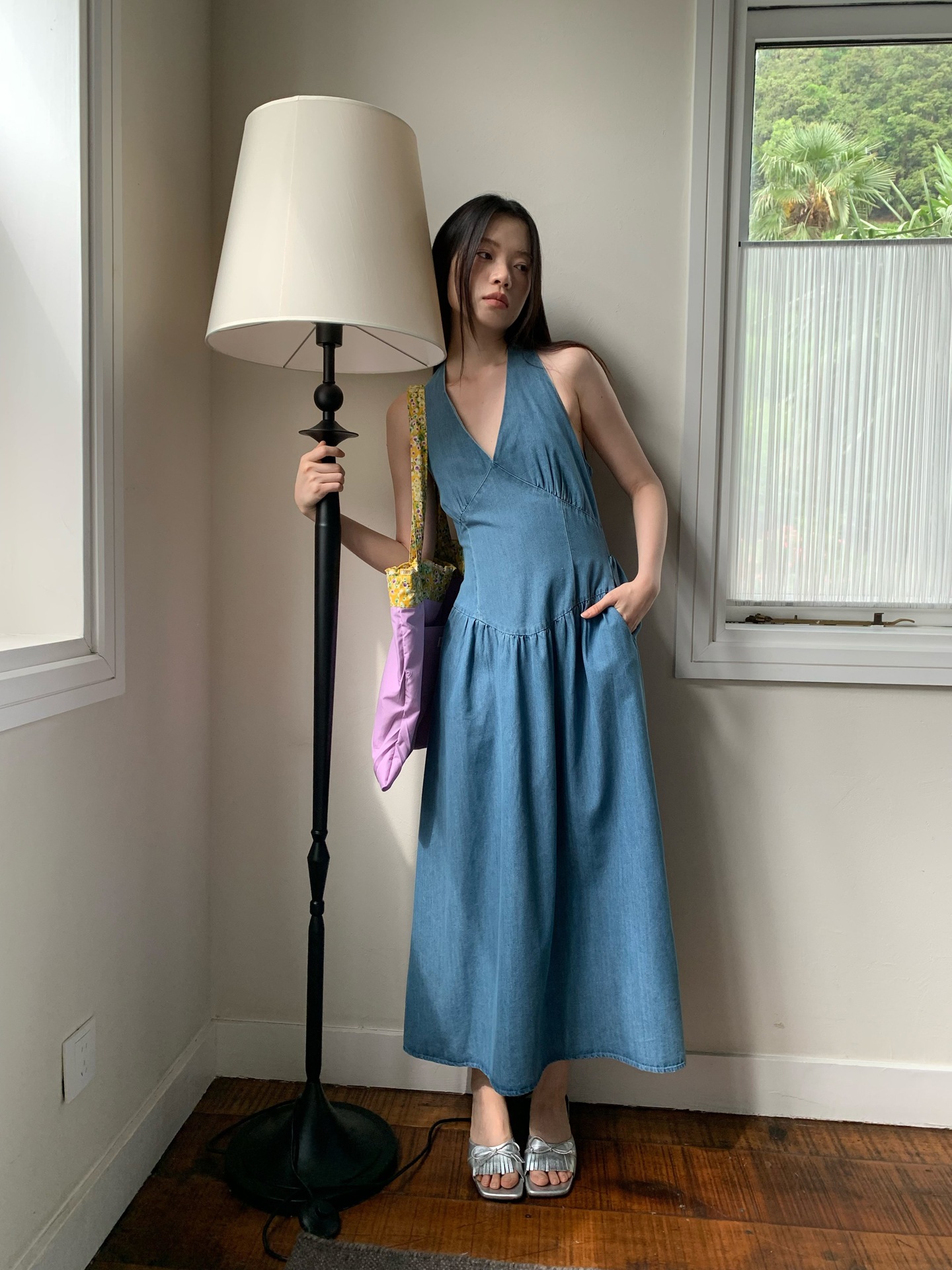 06.09十三行夏の25夏のフランスの休暇の雰囲気感vネックの袖なしのウエストのデニムのワンピース5288