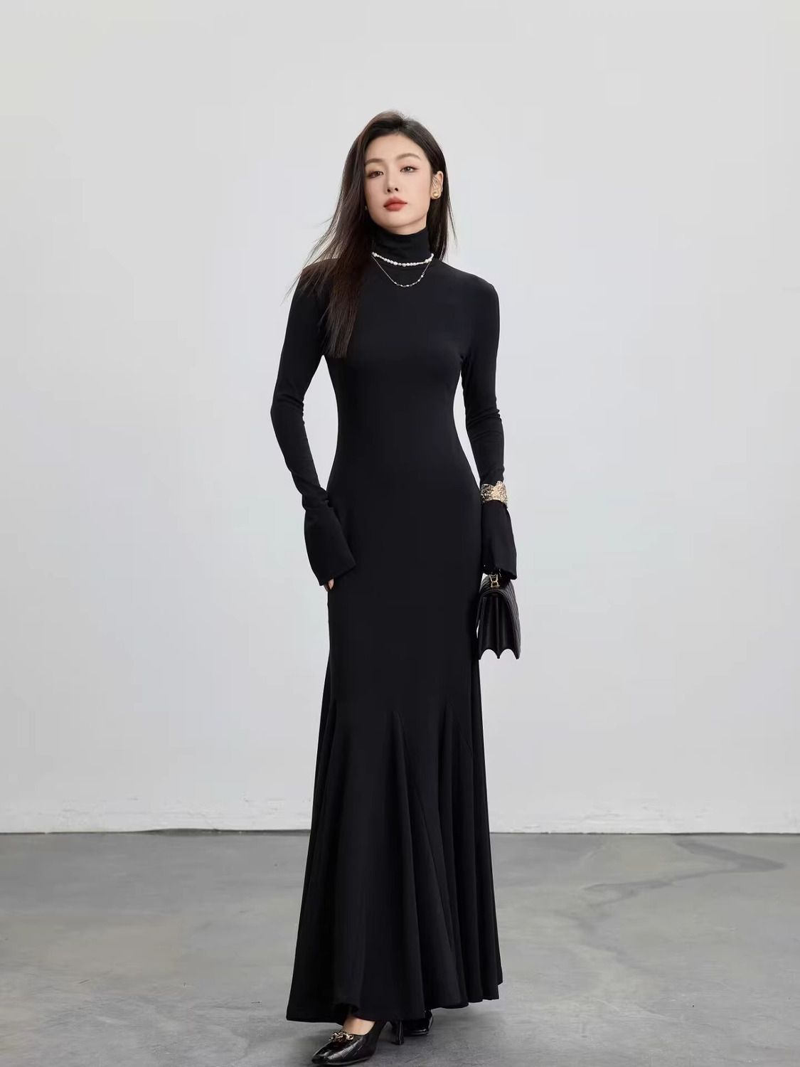 との女性のための黒のベルベットのックドレススタイルスリムフィットヒップを包み込むフィッシュテールロングスカート