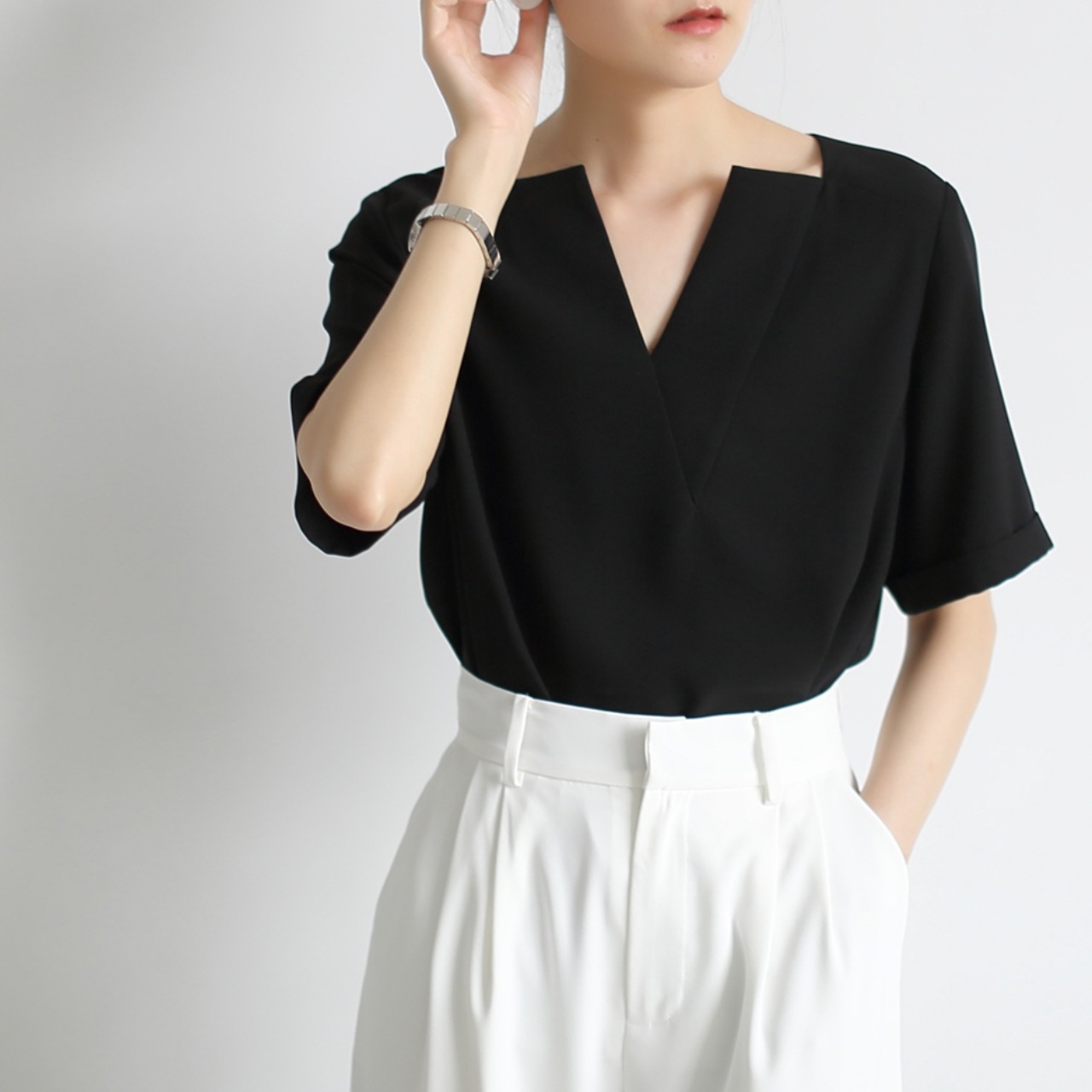 トップス シャツ レディース Vネック 袖あり 半袖 ストレート セクシー かわいい 大人可愛い きれいめ 大人 おしゃれ お洒落 大人女子 こなれ感 上品 エレガント とろみ感 無地 女性用 通勤